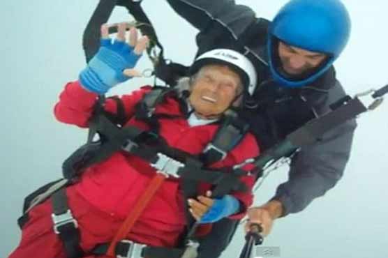 104-years-old woman reclaims paragliding record