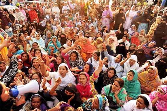  Shikarpur: Lady Health Workers raise voice for salaries