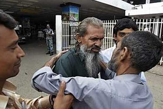 Bangladeshi 'dead man' returns home to family  