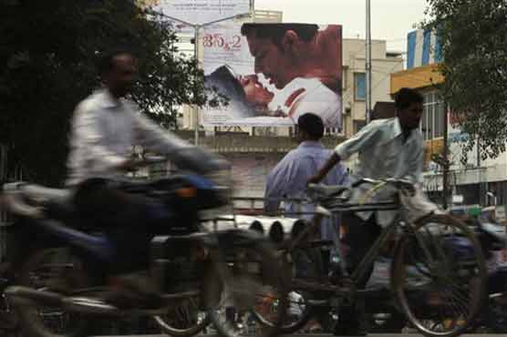 Mumbai mayor orders removal of Jism 2 posters 