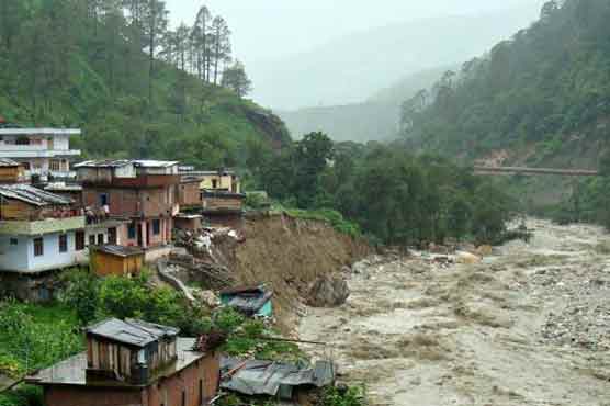 India: 34 killed in floods, hundreds stranded 
