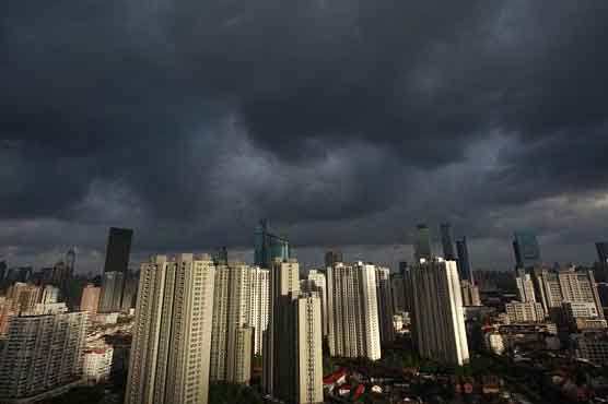 200,000 evacuated as typhoon threatens Shanghai 