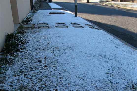 Snowfall surprises Johannesburg residents 