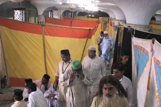 Faithful to sit in Aitakaf today