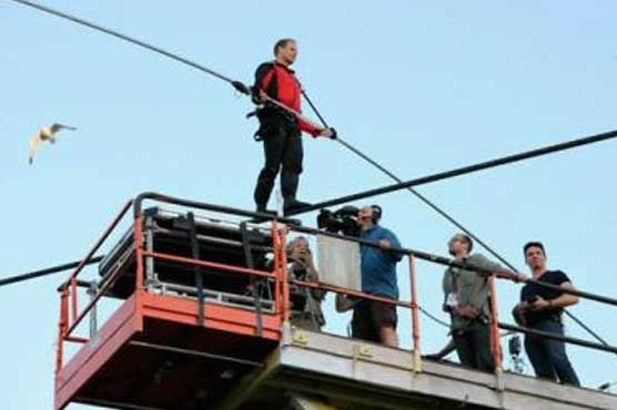 Daredevil walks tightrope over Atlantic City