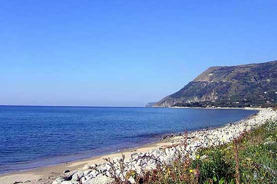 For Italy mafia fugitive, trip to the beach proves costly