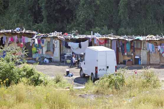 Gypsies trapped in misery as France demolishes camps 
