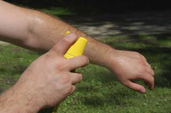 Man uses insect spray in Oregon robbery 