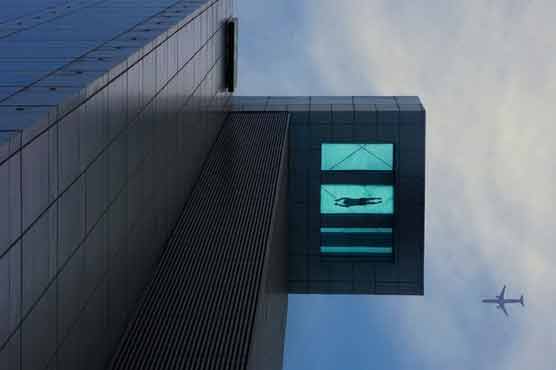 Glass swimming pool hangs at 24th story