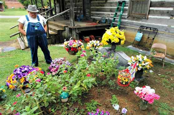 Man fights in court to keep remains of wife buried in yard 