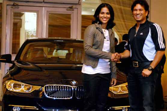 Tendulkar gifts BMW to Saina Newal 