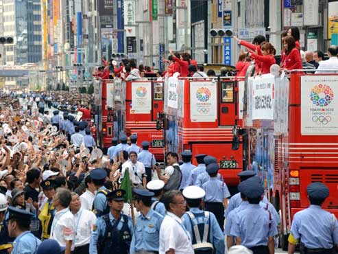 Olympics: Tokyo hopes parade to boost bid