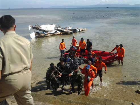 Bodies of 2 pilots recovered in Philippine crash