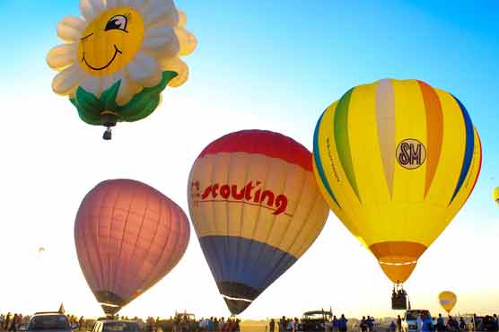 Attraction and risks of hot air balloons 