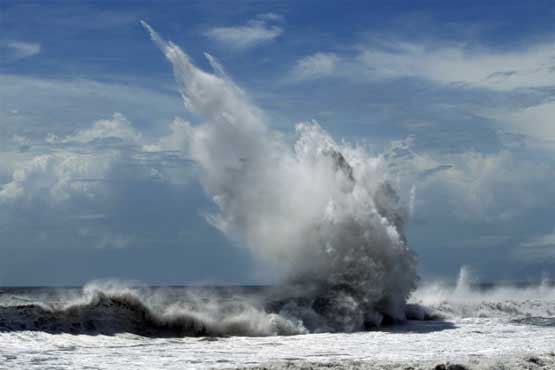 Typhoon Tembin batters Taiwan with rain, wind