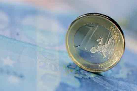 Greece must stay in euro but show credibility: Hollande 