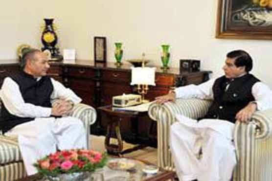  Ahmad Mukhtar briefs PM about power situation