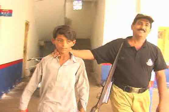  Jacobabad: Dunya News footage exposes police