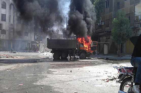 Syrian army pounds Damascus suburbs 