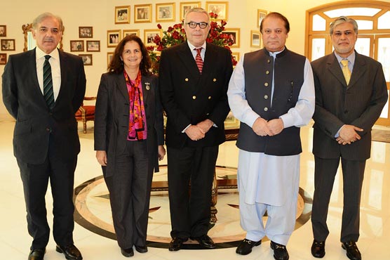 Nawaz urges US to respect Pak sovereignty 