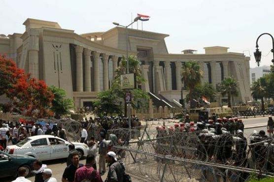 Egypt judges up political stakes with referendum boycott