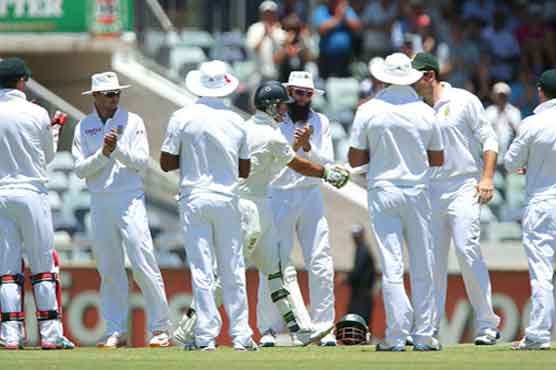 Ponting fails as Australia crumbles