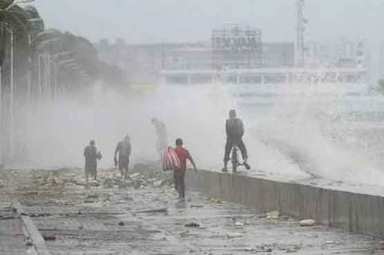 Typhoon Bopha lashes Philippines 
