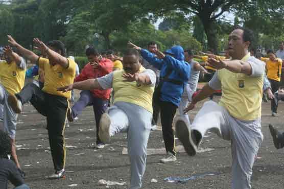 Fat police officers told to exercise in Indonesia