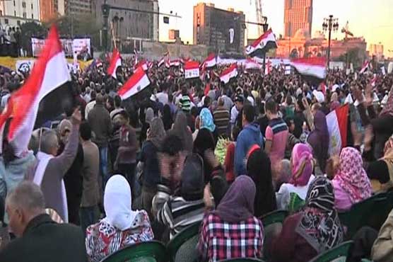Egypt: Noisy, peaceful protest outside Morsi's palace