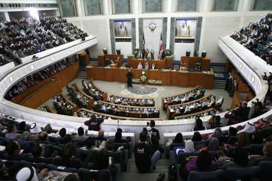 Kuwaitis demand dissolution of parliament