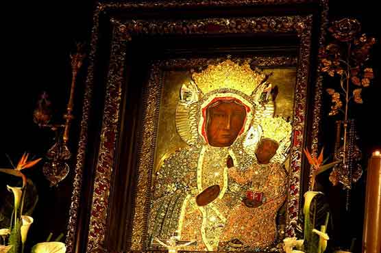 Man throws paint at Black Madonna of Czestochowa 