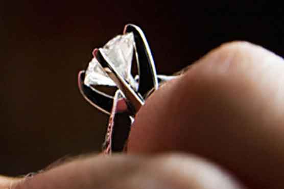 Man steals ex-girlfriend’s ring, gives it to wife 