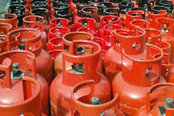 LPG being sold at Rs 155/kg despite cut in price
