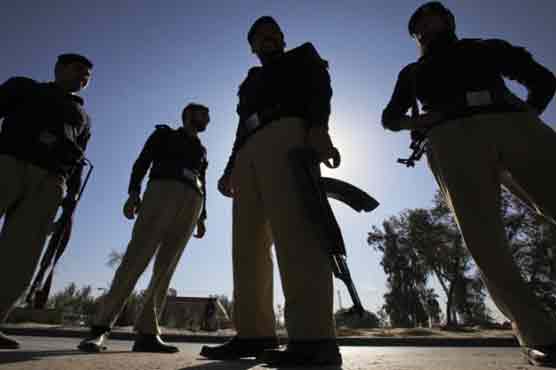 Six, including Dunya News staffers robbed