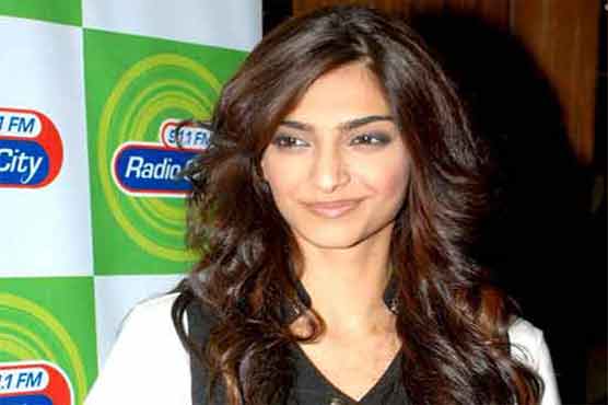 Sonam Kapoor’s friends become Farhan fans 