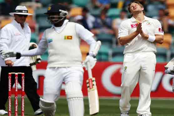 Samaraweera, Mathews resist Australia victory push