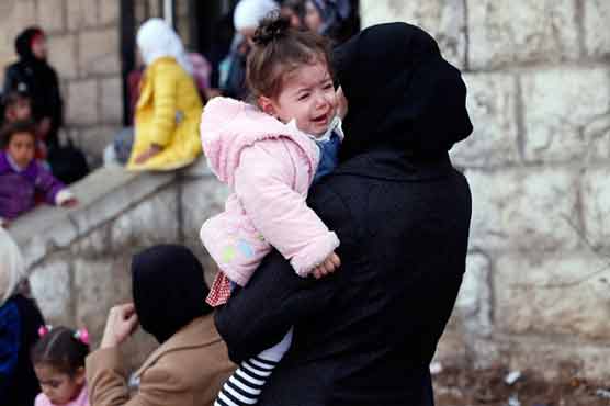 Palestinians return to Yarmuk refugee camp