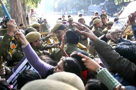 Gang rape protesters clash with Indian police 
