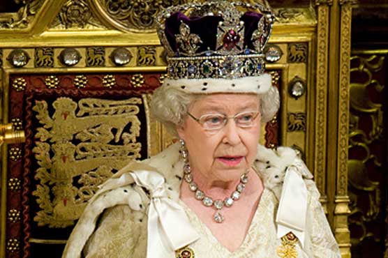 Queen hails Olympians in 3D Christmas message