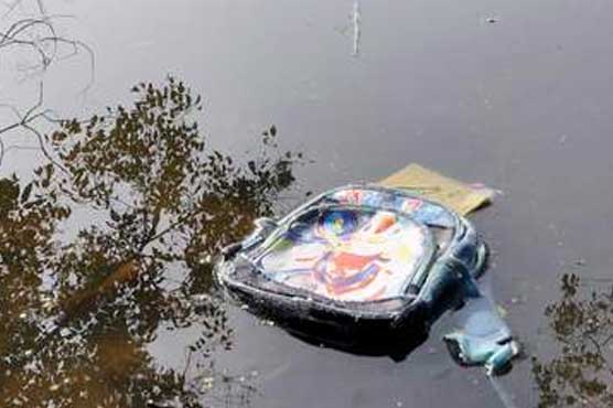 Van crashes in China kills 11 children