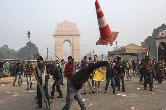 Indian cop beaten by protesters dies