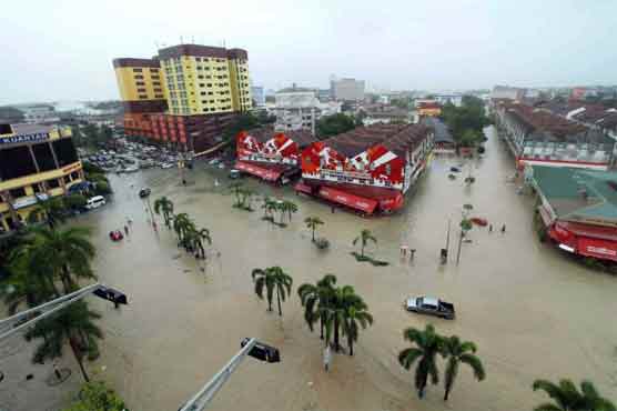  14,000 flee as floods hit Malaysia 