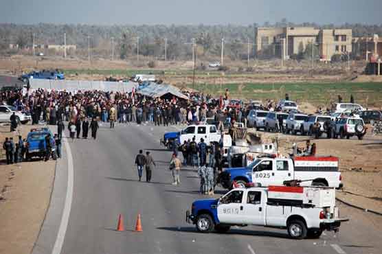  Iraq: Anti-PM protesters block highway to Syria 