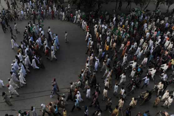 Workers raise voice against gas cut