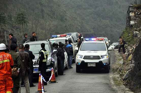 Overloaded minibus crashes, kills 10 in China
