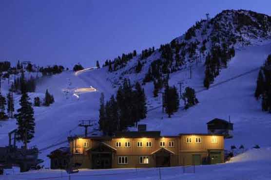 Country in grip of cold after snowfall in Murree, northern areas