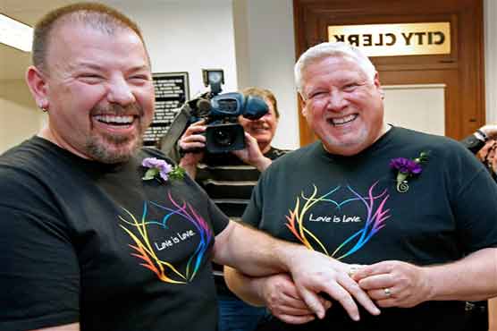 First same-sex couples marry in Maine 