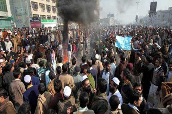 Peshawar: Transporters protest against POL price hike