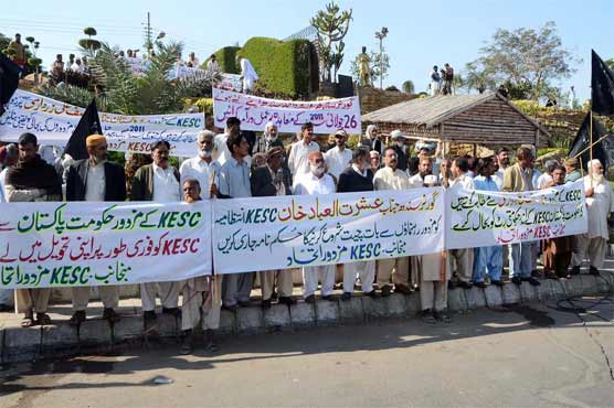 Karachi: Sacked KESC workers stage protest 