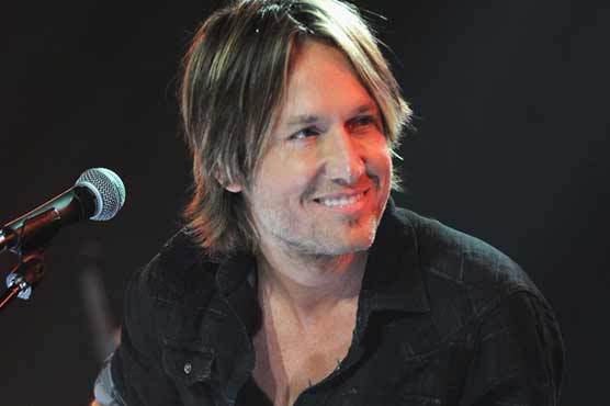 Australia: Keith Urban returns from vocal surgery